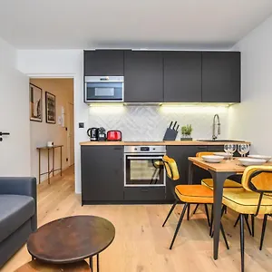 Cmg Porte Maillot/ Saint-ferdinand , Paris France