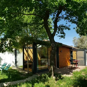 Le Mazet Des Amants, En Bois Avec Jacuzzi Privatif , Avignon France